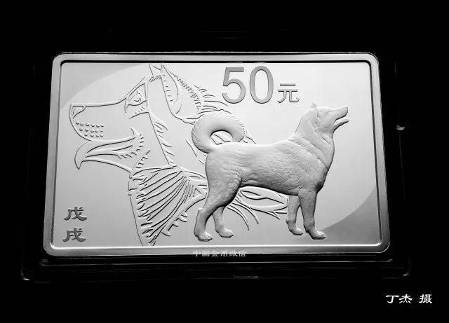 生肖狗年金銀幣上的防偽微縮文字你發(fā)現(xiàn)了嗎？